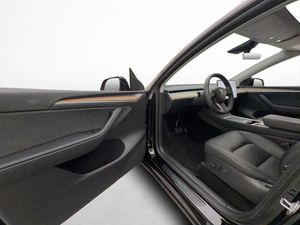 Tesla Model Y bild 33