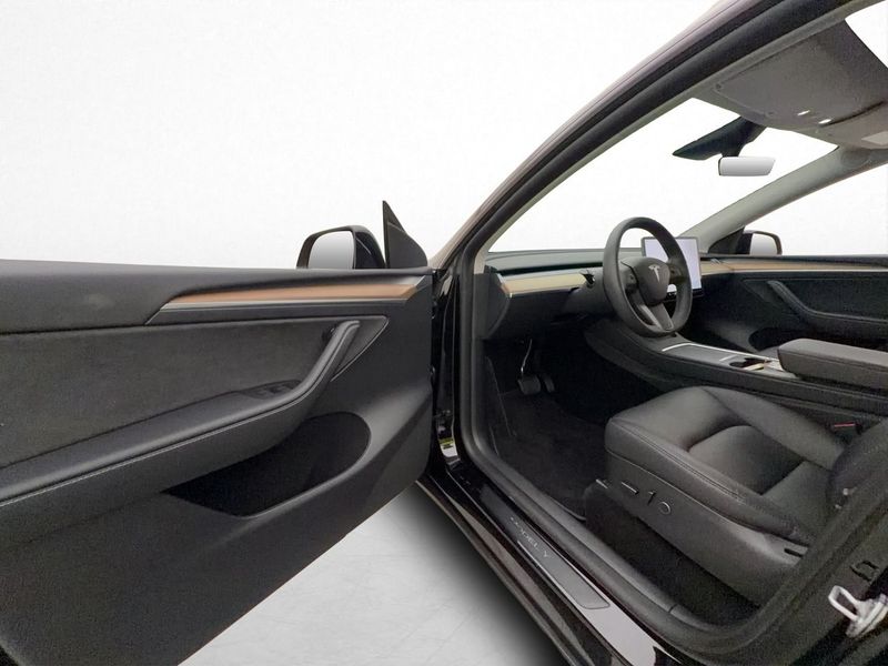 Tesla Model Y bild 33