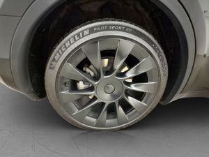 Tesla Model Y bild 31