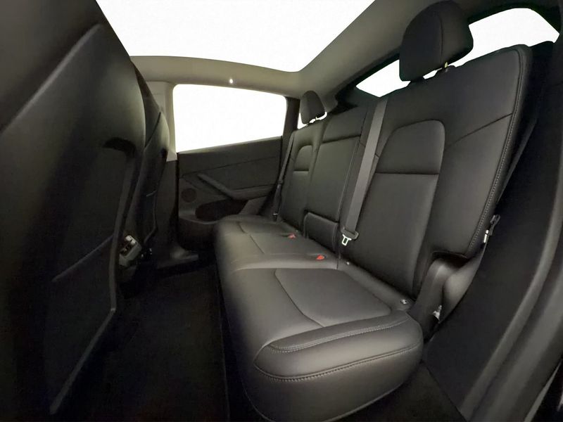 Tesla Model Y bild 23