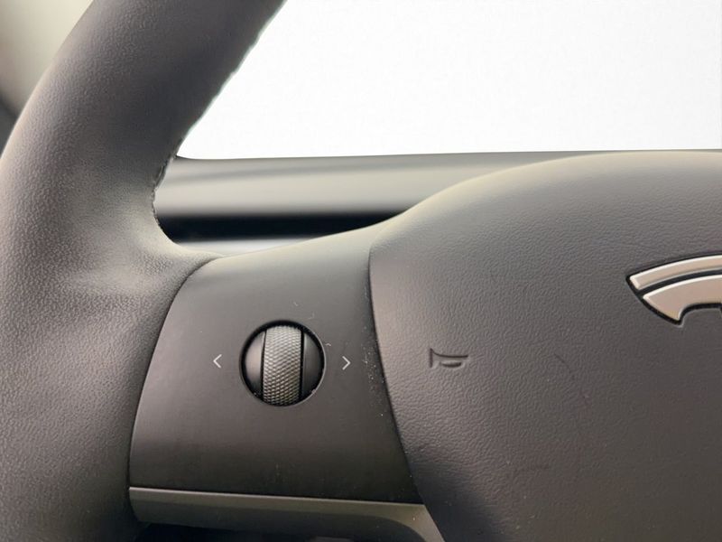 Tesla Model Y bild 25