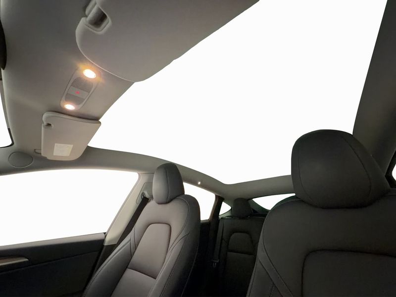 Tesla Model Y bild 15