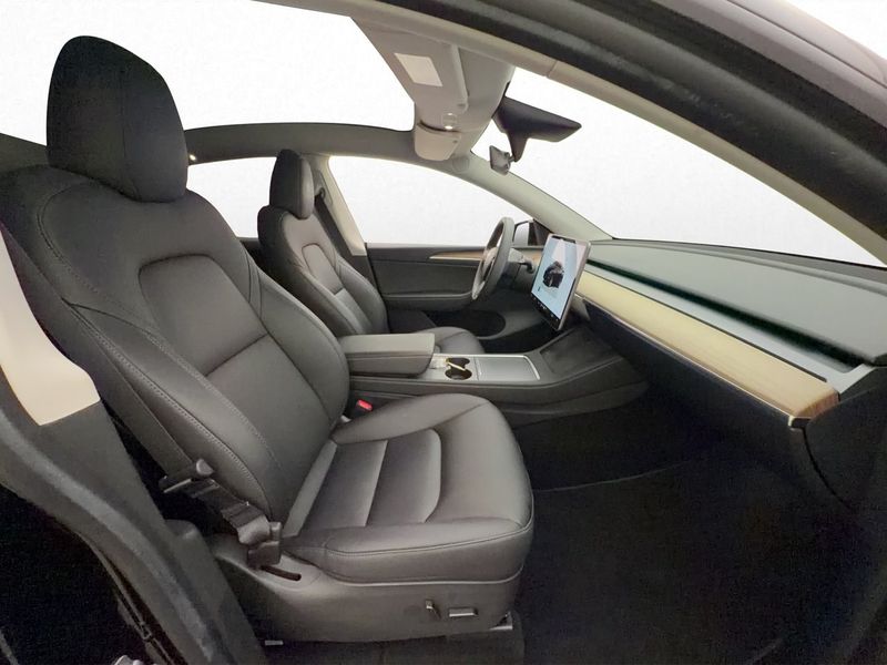 Tesla Model Y bild 12