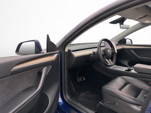 Tesla Model Y bild 32