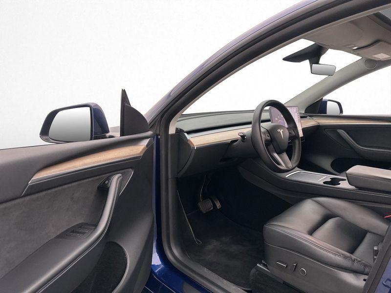 Tesla Model Y bild 32