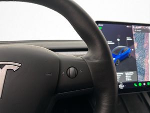 Tesla Model Y bild 26