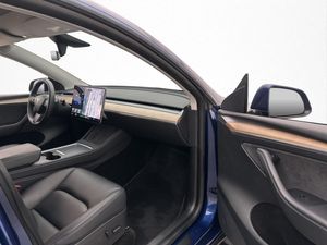 Tesla Model Y bild 33