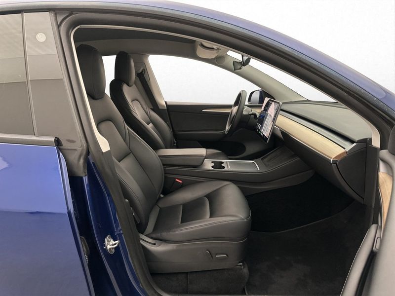 Tesla Model Y bild 13