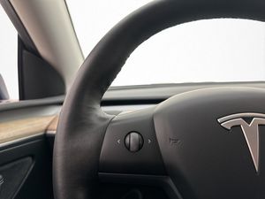 Tesla Model Y bild 25