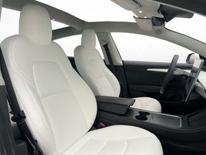 Tesla Model 3 bild 13