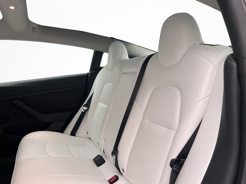 Tesla Model 3 bild 24
