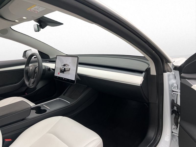 Tesla Model 3 bild 34