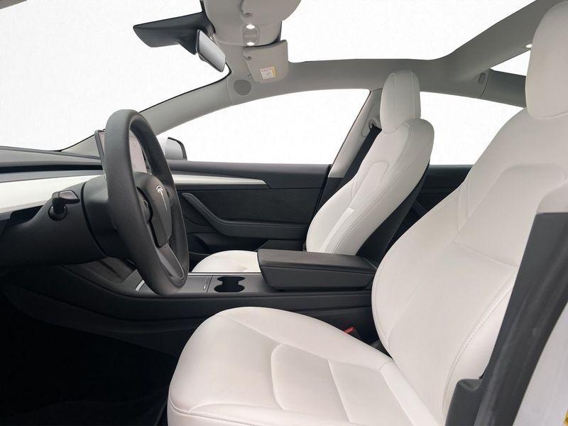 Tesla Model 3 bild 11