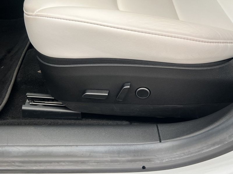 Tesla Model 3 bild 27