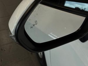 Suzuki Swace bild 17