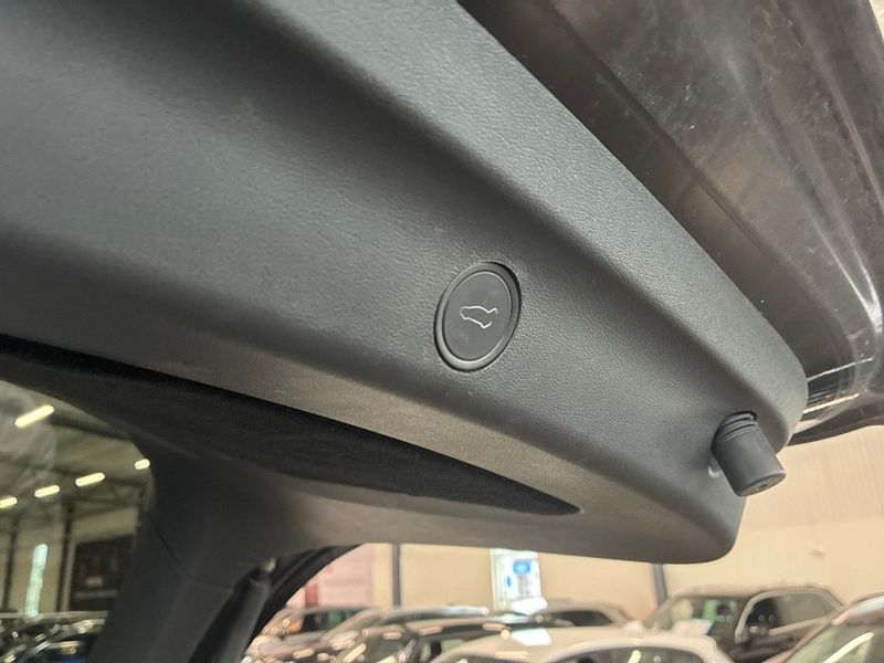 Tesla Model Y bild 18