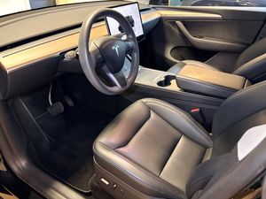 Tesla Model Y bild 6