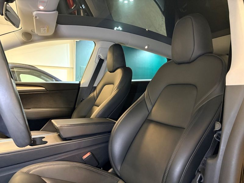 Tesla Model Y bild 5