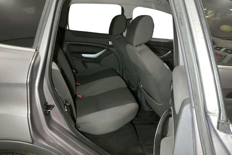 Ford Kuga bild 8