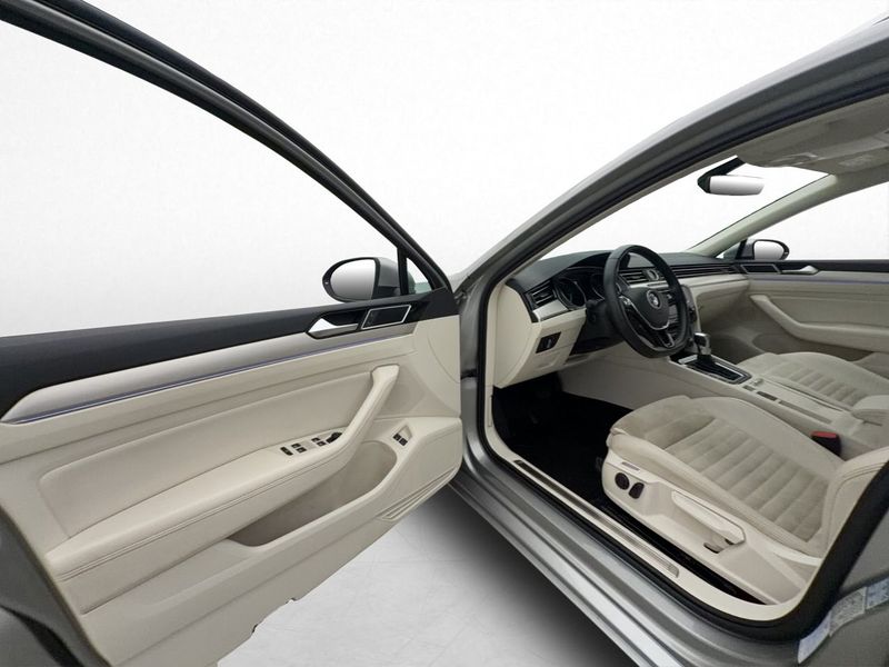 Volkswagen Passat bild 11