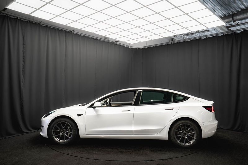 Tesla Model 3 bild 10