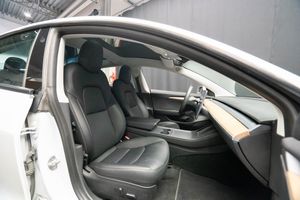 Tesla Model 3 bild 18