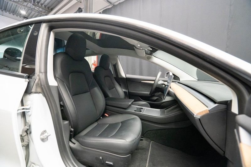 Tesla Model 3 bild 18