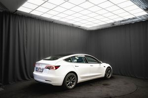 Tesla Model 3 bild 7