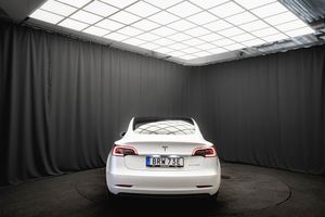 Tesla Model 3 bild 8