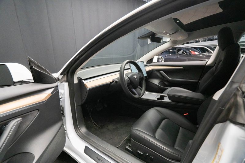 Tesla Model 3 bild 15