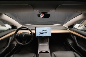 Tesla Model 3 bild 13