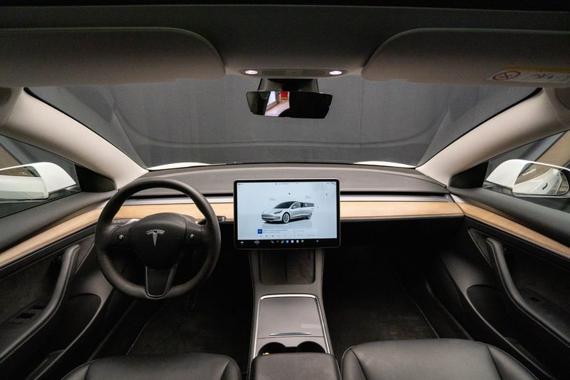 Tesla Model 3 bild 13