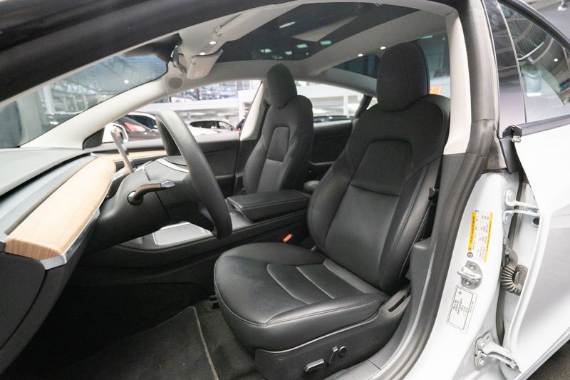 Tesla Model 3 bild 17