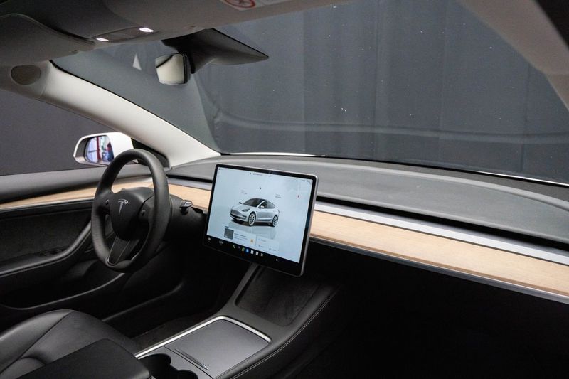 Tesla Model 3 bild 16