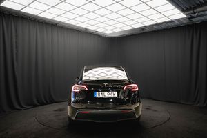 Tesla Model Y bild 8