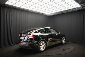 Tesla Model Y bild 7