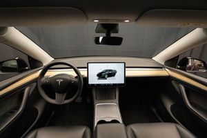 Tesla Model Y bild 15