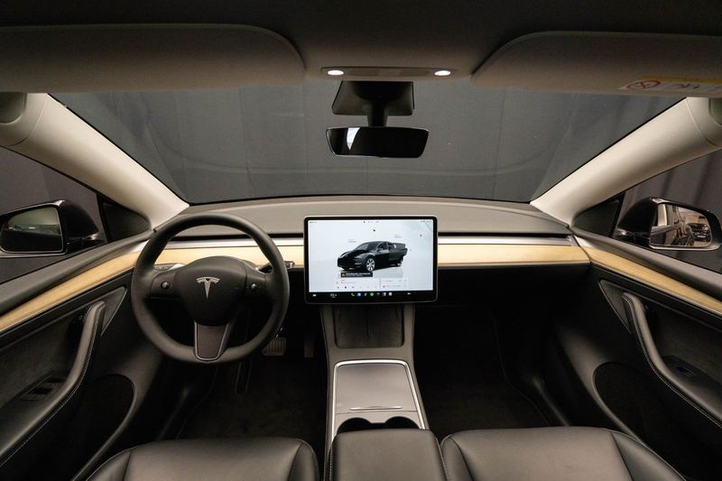 Tesla Model Y bild 15