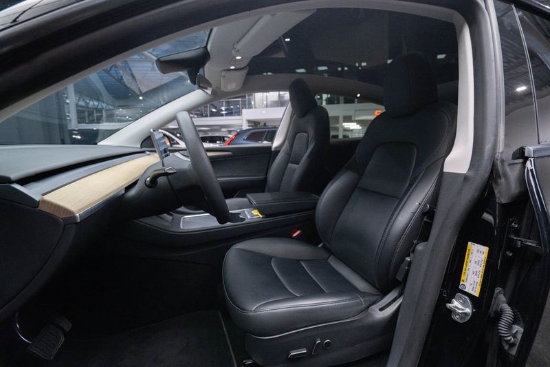 Tesla Model Y bild 18