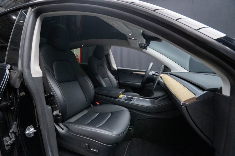 Tesla Model Y bild 19