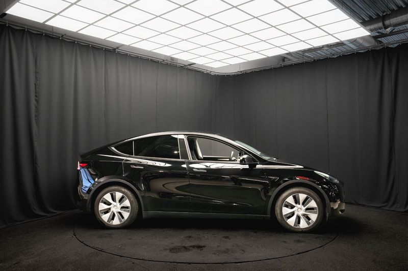 Tesla Model Y bild 6