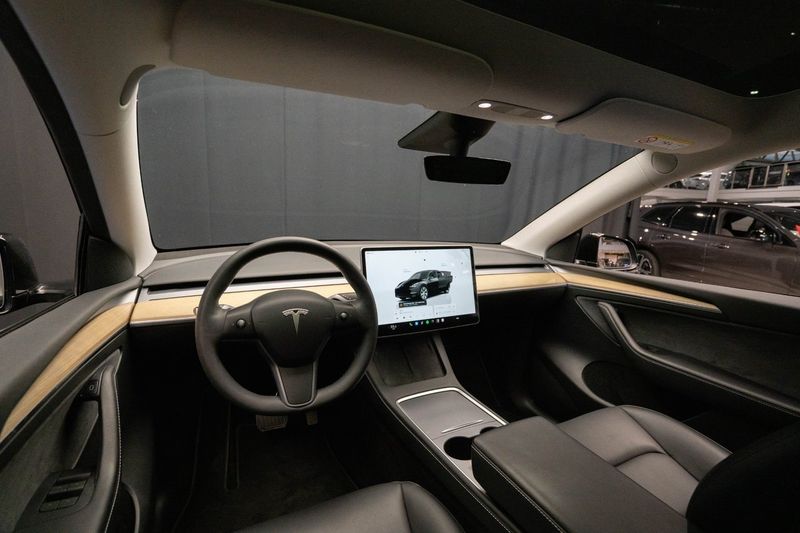 Tesla Model Y bild 12