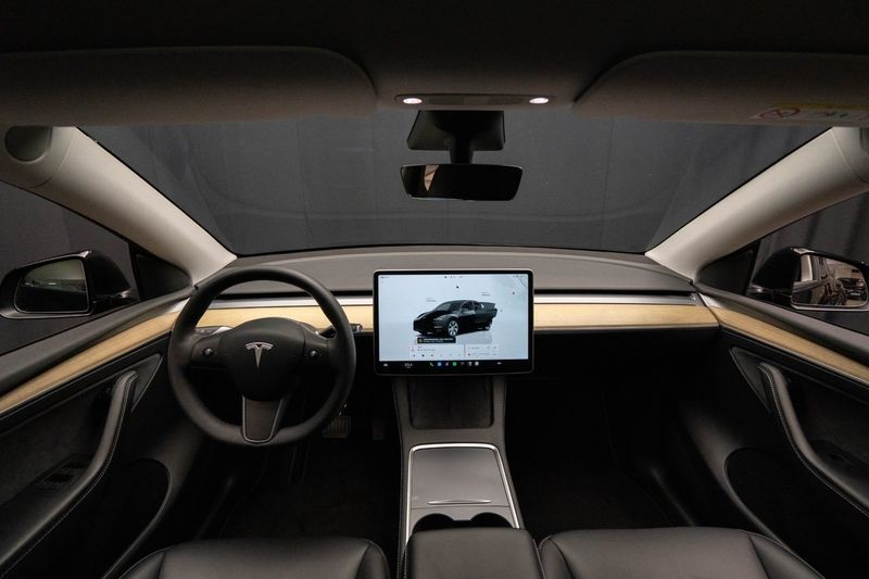 Tesla Model Y bild 16