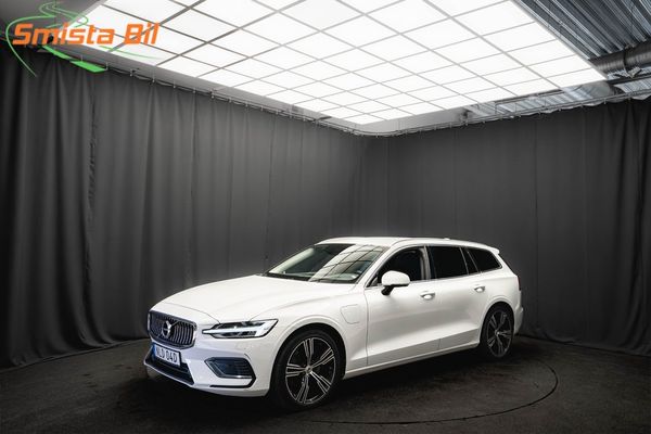 Volvo V60 Recharge T6 AWD LÄDER DRAG KAMERA 1-ÄGARE CARPLAY MOMS - 2022