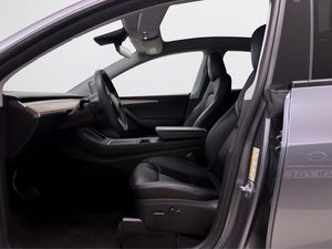 Tesla Model Y bild 8