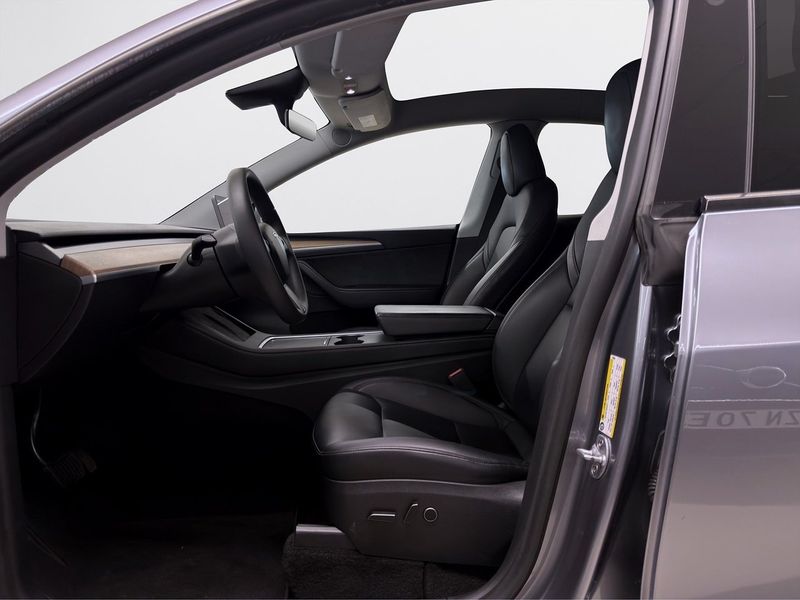 Tesla Model Y bild 8