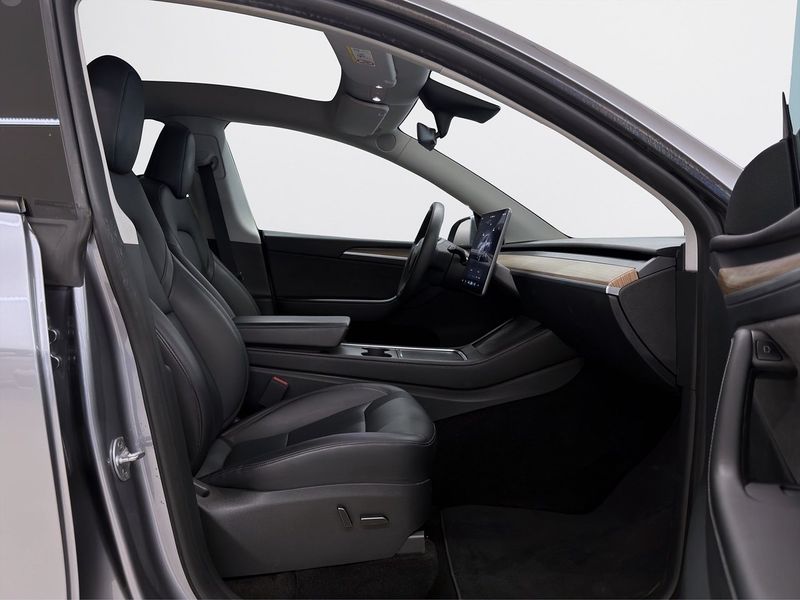 Tesla Model Y bild 15