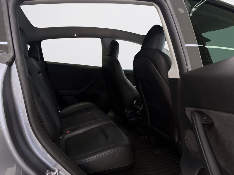 Tesla Model Y bild 10