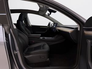 Tesla Model Y bild 15