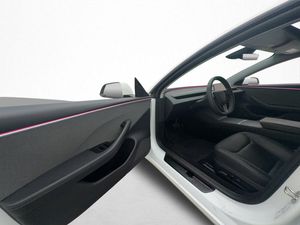 Tesla Model 3 bild 9